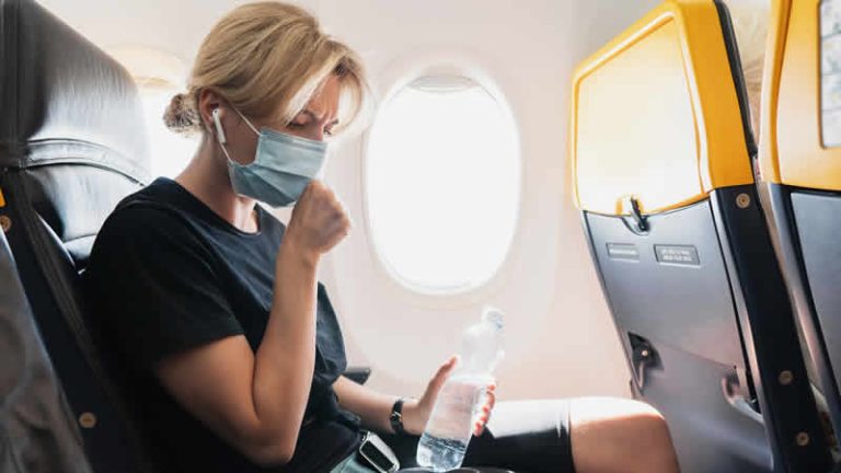 Avrupa’da birçok uçuşta maske zorunluluğu kalkıyor