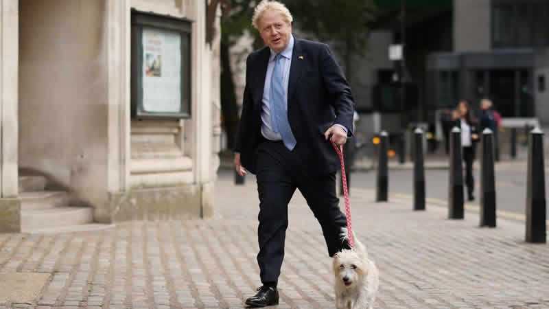 Başbakan Boris Johnson, yerel seçimler için oyunu kullandı