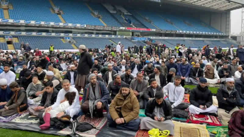 Blackburn Rovers, stat kapılarını bu kez bayram namazı için açtı!