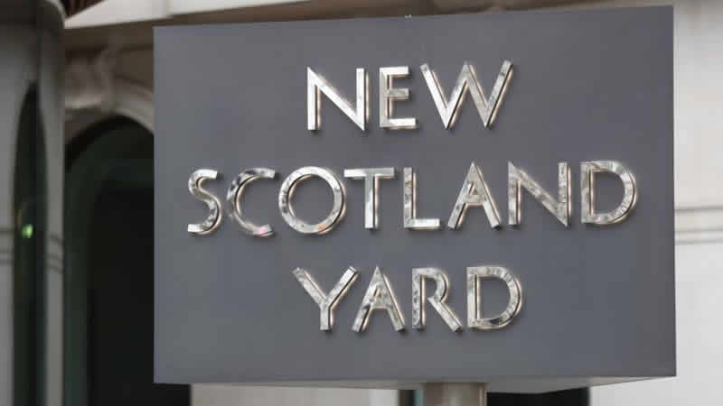 Brighton’da bir polis tecavüz suçundan tutuklandı