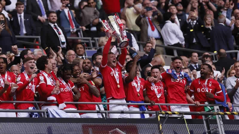 Efsane kulüp 23 yıl sonra yeniden Premier Lig’e yükseldi