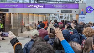 Elizabeth Line: 18 milyar sterlinlik demiryolu hattı seyahate açıldı