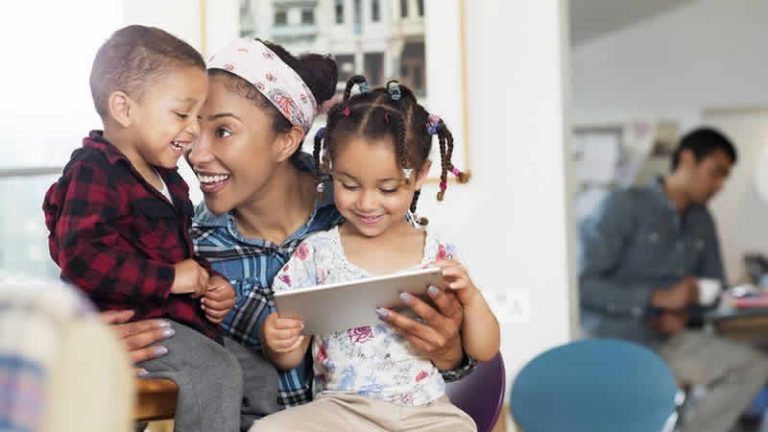 Hayat pahalılığı: İki çocuklu aileler ayda 400 sterlin daha fazla ödüyor