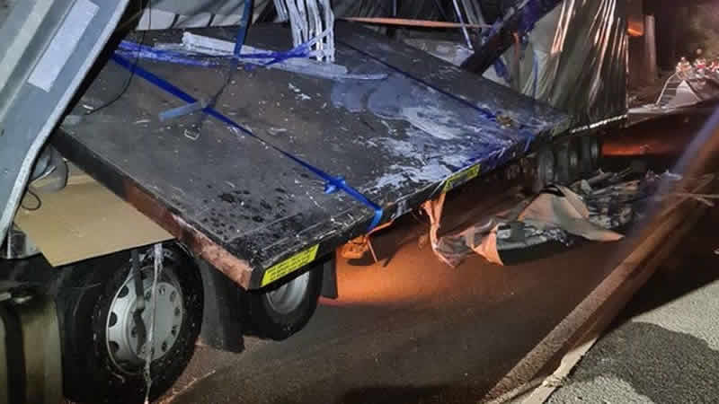  Hinckley’de bir kamyon demiryolu köprüsüne çarptı