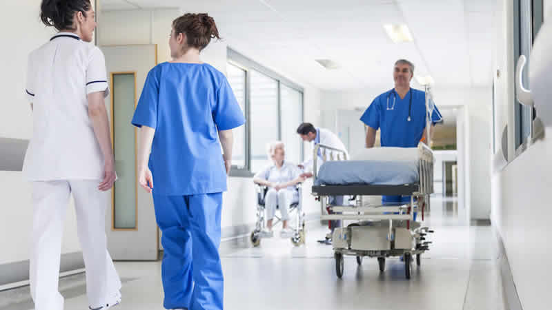 İngiltere hükümeti, Türkiye’ye tıbbi işlemler için giden vatandaşları uyardı