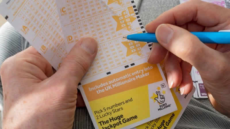 İngiltere’de 184 milyon sterlinlik EuroMillions ikramiyesi sahibi buldu