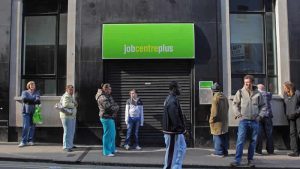 İngiltere’de işsizlik oranı 1974’ten beri görülen en düşük seviyeye geriledi