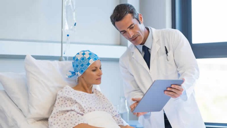 İngiltere’de kanser şüphesi nedeniyle hastanelere yapılan sevkler arttı