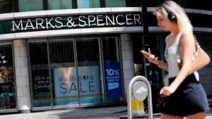 İngiltere’de online satış vergisinin cadde mağazalarına da zarar vereceği düşünülüyor