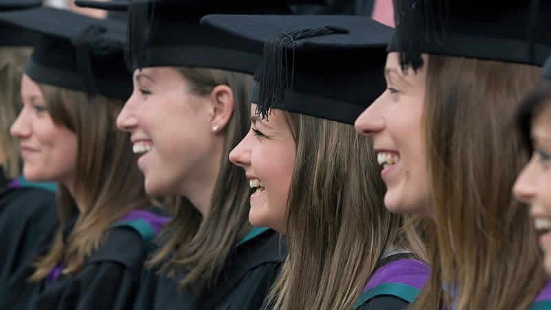 İngiltere’den dünyanın iyi üniversitelerinden mezun olanlara yeni vize imkanı