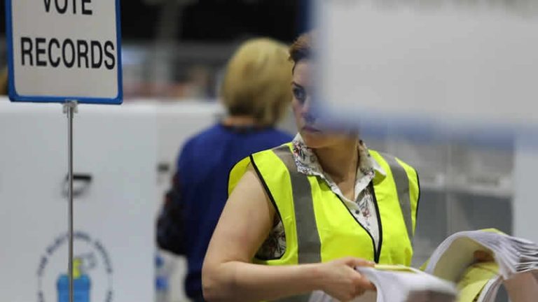 Kuzey İrlanda’da seçimleri ayrılıkçı Sinn Fein kazandı