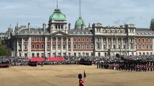 Londra’da atlı birliklerin geçit töreni provasında 5 kişi yaralandı