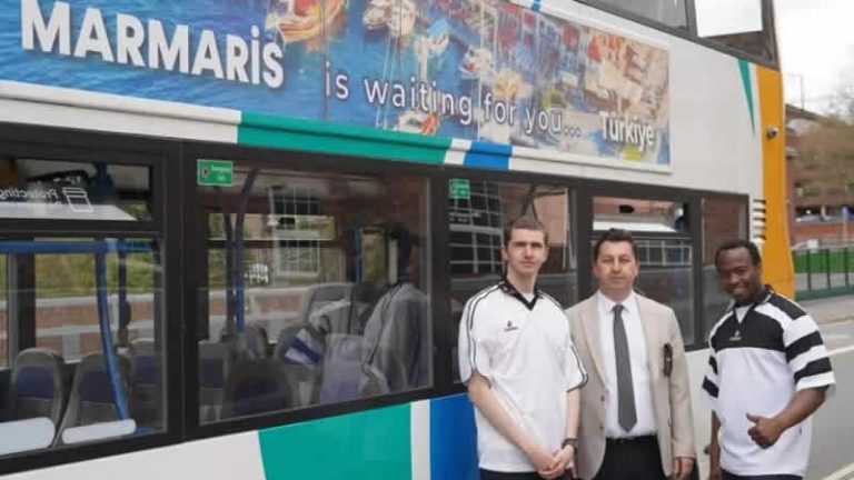 Londra’daki şehir içi otobüslerde Marmaris’in tanıtımı yapılıyor