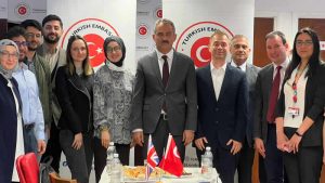 Milli Eğitim Bakanı Mahmut Özer, İngiltere’de öğrencilerle buluştu