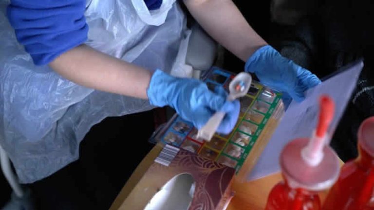 İngiltere’de yarım milyon yetişkin sosyal bakım yardımı bekliyor