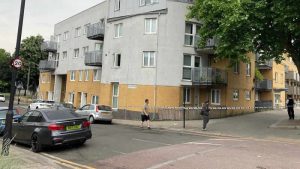 Clapham’da silahla yaralanan 20 yaşındaki genç, yaşam savaşı veriyor