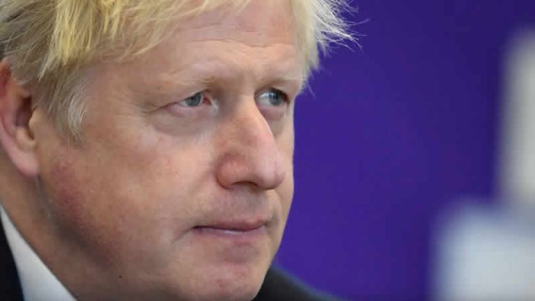 Başbakan Boris Johnson, meclis grubunda yapılan güven oylamasını kazandı