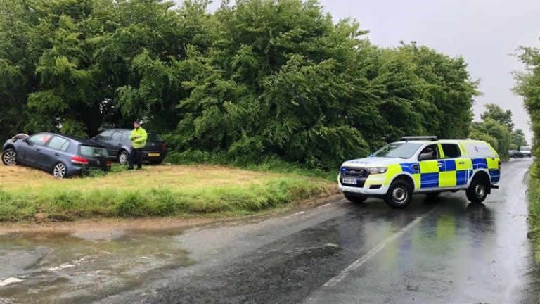 Cornwall’da düzenlenen yasadışı sokak eğlencesi nedeniyle yollar tıkandı