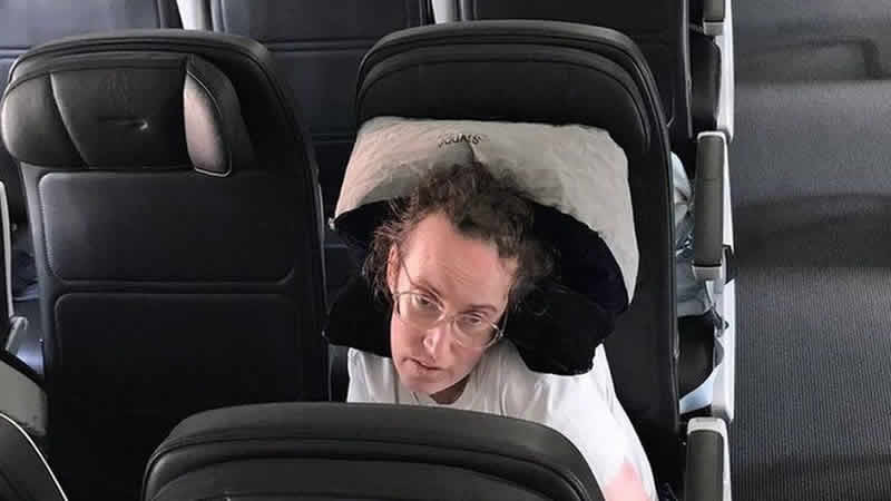 Gatwick Havalimanı, uçakta bırakılan engelli yolcudan özür diledi