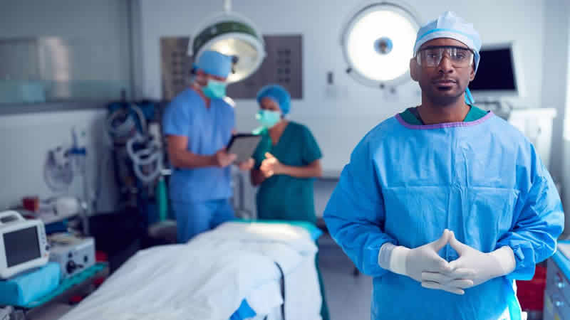 İngiltere’de doktorlar gece ve hafta sonu mesaisine karşı greve hazırlanıyor