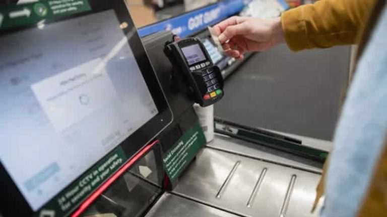 İngiltere’de perakende satışlar düştü