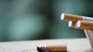 İngiltere’de sigara içme yaşı 21’e yükseltilebilir