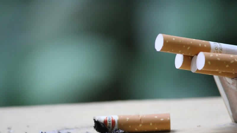 İngiltere’de sigara içme yaşı 21’e yükseltilebilir