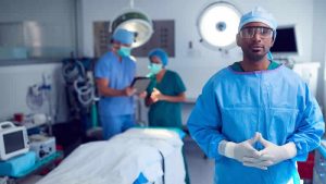 İngiltere’deki doktorlar ırkçılık baskısı nedeniyle görevden ayrılmak istiyor