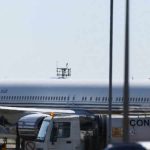 Büyük hava yolu şirketleri yakıt krizi nedeniyle uçaklarını yere indirmeye başladı