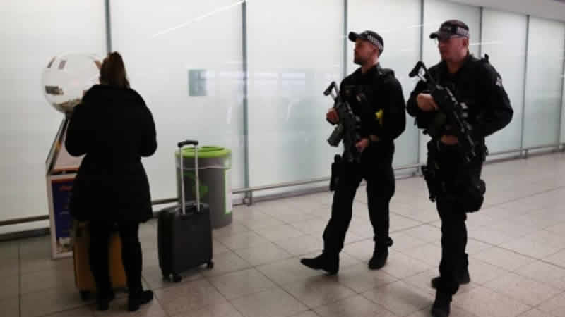 İngiltere’den kaçmaya çalışan Putin’in casusu havaalanında yakayı ele verdi!