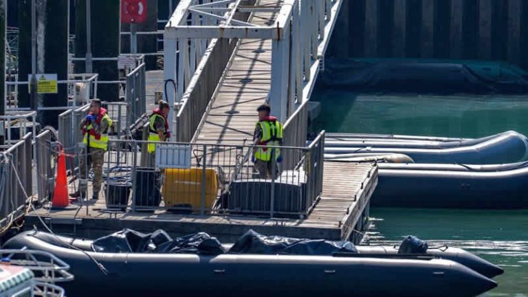 İngiltere’den sınır dışı edilen göçmenlerin elektronik olarak etiketlenmesi düşünülüyor