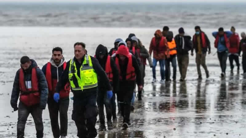 İngiltere’nin Ruanda’ya göndermeyi planladığı sığınmacılar açlık grevine başladı