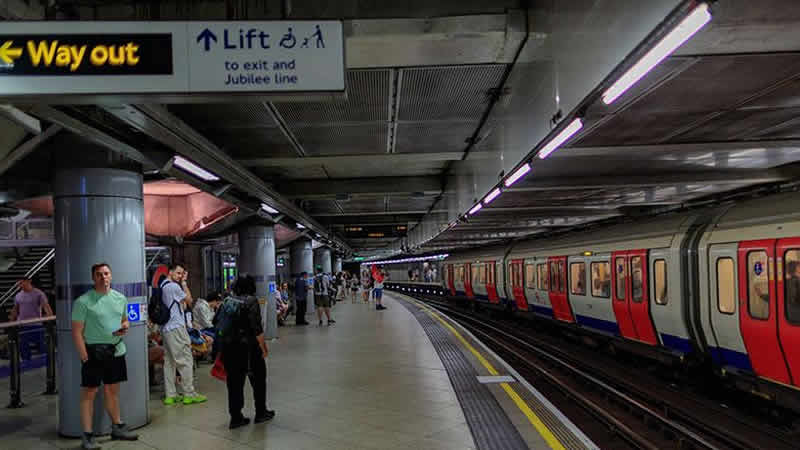 Londra’da yaklaşık 4 bin metro çalışanı greve gitti