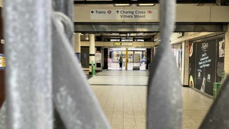 Londra’da 4 bin metro çalışanı greve gitti