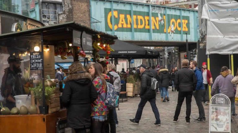 Londra’nın tarihi Camden Pazarı satışa çıkarıldı