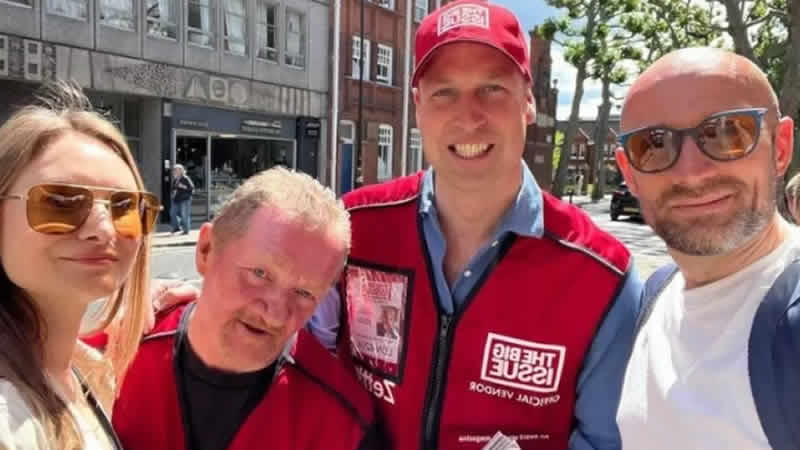  Prens William, Londra sokaklarında evsizlere yardım için dergi sattı