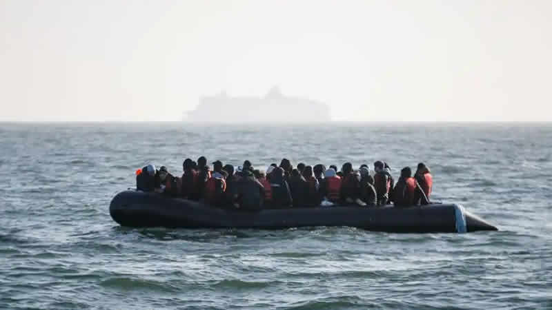  18 ayda 10 bin kişiyi Manş Denizi’nden geçiren kaçakçı çete açığa çıktı