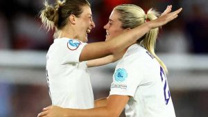 İngiltere, Kuzey İrlanda’yı farklı mağlup etti