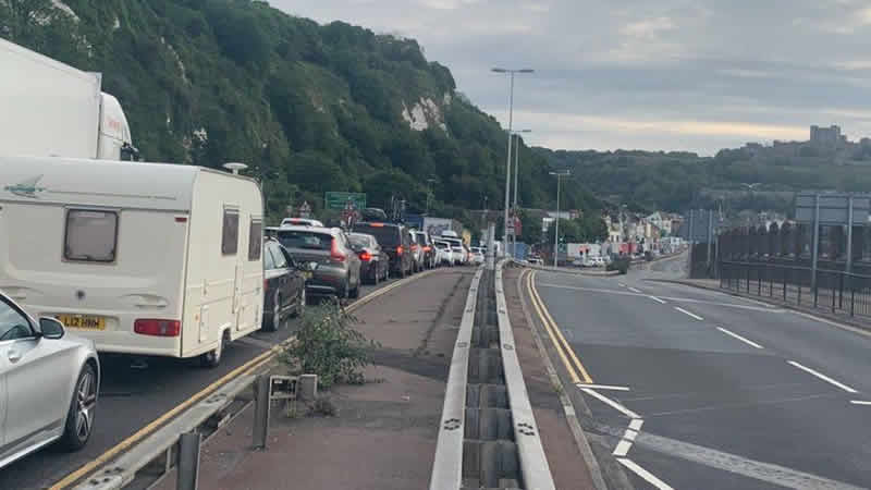 Dover Limanı’nda kuyruklar nedeniyle ‘olağanüstü hal’ durumu ilan edildi