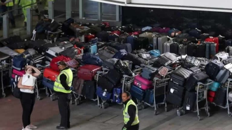 Heathrow havalimanı günlük yolcu kısıtlaması getirdi
