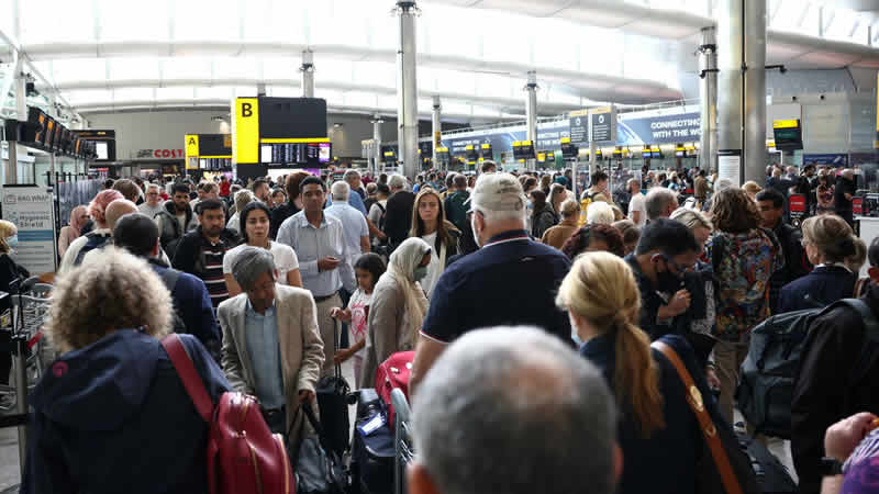 İstanbul’dan Londra’ya gelenTürk yolcunun çantasındaki kıyma gündem oldu