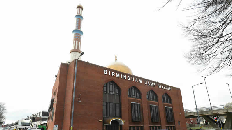 İngiltere’de camilerin yüzde 35’i yılda en az bir kez saldırıya uğradı