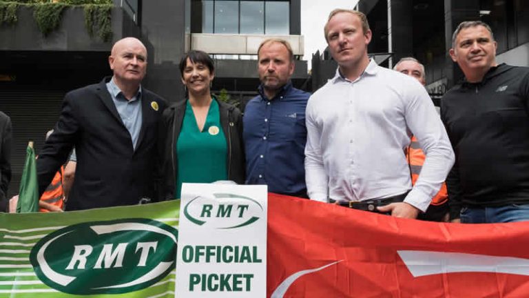 İngiltere’de grevcileri ziyaret eden İşçi Partisi Ulaştırma Sözcüsü görevden alındı