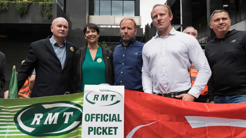 İngiltere’de grevcileri ziyaret eden İşçi Partisi Ulaştırma Sözcüsü görevden alındı