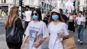 İngiltere’de her 18 kişiden biri Covid