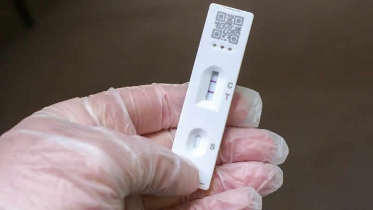 İngiltere’de her yaş grubunda Covid vakaları yeniden artıyor