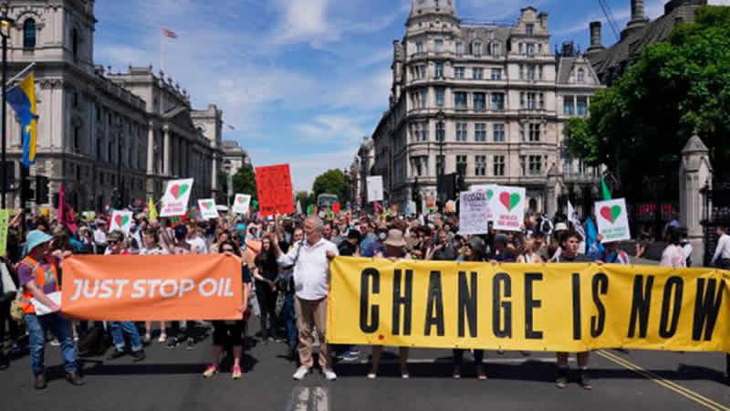 İngiltere’de hükümete karşı iklim değişikliği protestosu