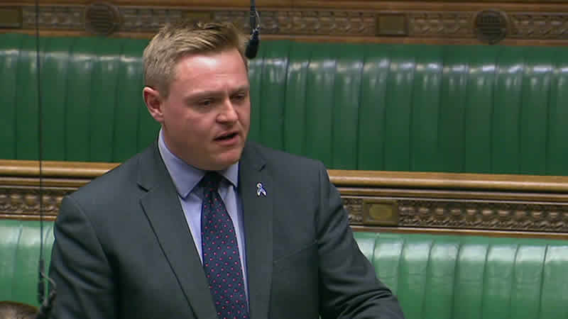 İngiltere’de istifa depremi sürüyor! Bir bakan daha görevi bıraktı