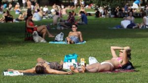 İngiltere’de sıcaklar nedeniyle ilk kez kırmızı alarm verildi