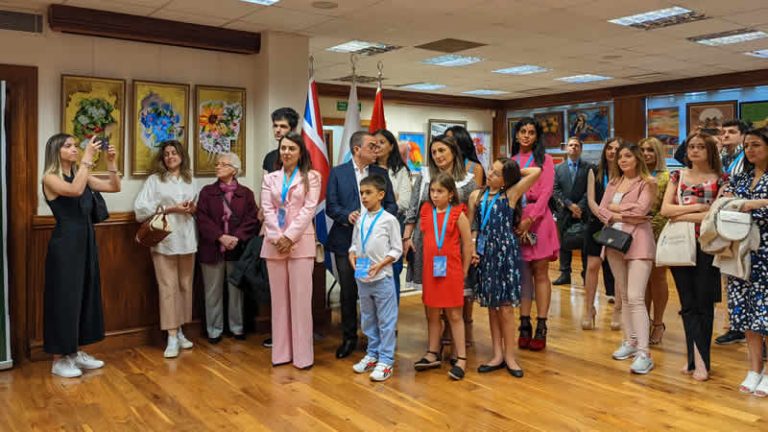 Londra’da Genç Azerbaycanlı sanatçıların karma sergisi açıldı